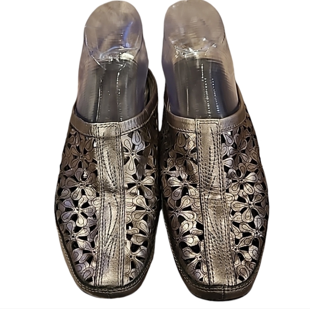 BASS Slip on Mules Shoes Leather Floral Cutouts Pewter  size 7